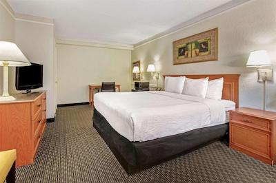 لا کوینتا این تامپا ب پینلاز پارک کلیرواتر