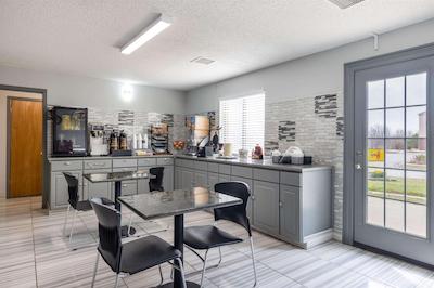 سوپر 8 کانساز سیتی آیرپرت