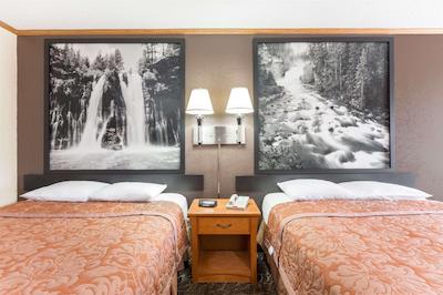 سوپر 8 کانساز سیتی آیرپرت