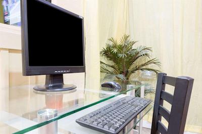 سوپر 8 کانساز سیتی آیرپرت