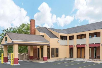 سوپر 8 کانساز سیتی آیرپرت