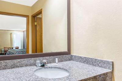 سوپر 8 کانساز سیتی آیرپرت