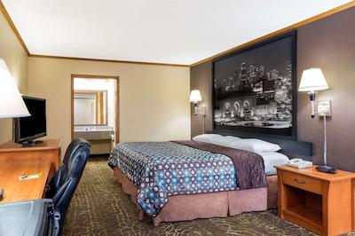 سوپر 8 کانساز سیتی آیرپرت