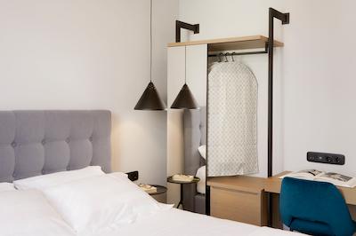 د ارتیست آتن