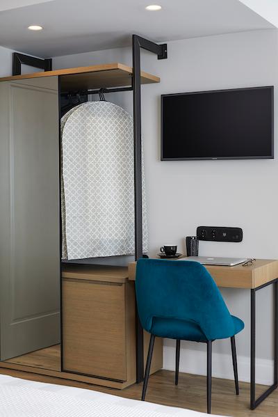 د ارتیست آتن