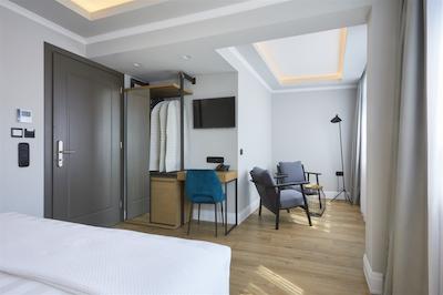 د ارتیست آتن