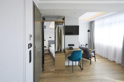 د ارتیست آتن