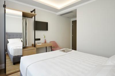 د ارتیست آتن