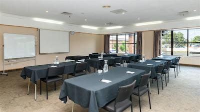 دیستینکشن وانگاری هتل اند کنفرنس سنتر