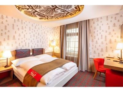 اسویز نایت بای فاسبیند