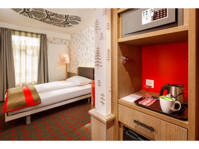 اسویز نایت بای فاسبیند