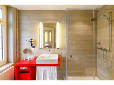 اسویز نایت بای فاسبیند