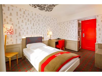 اسویز نایت بای فاسبیند