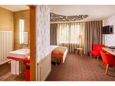 اسویز نایت بای فاسبیند