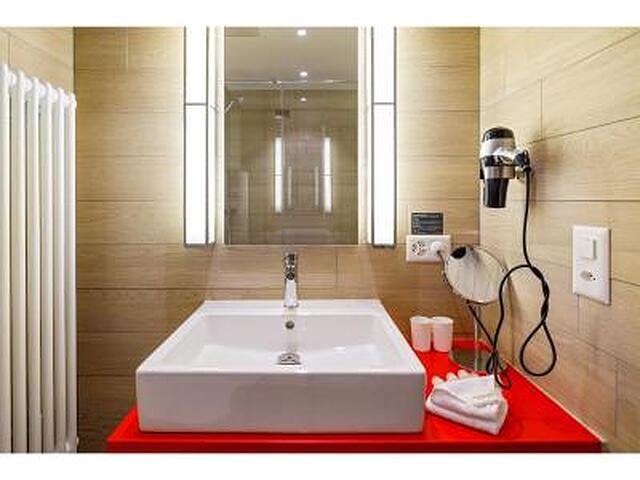 اسویز نایت بای فاسبیند