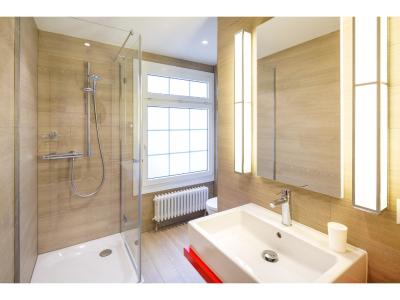 اسویز نایت بای فاسبیند