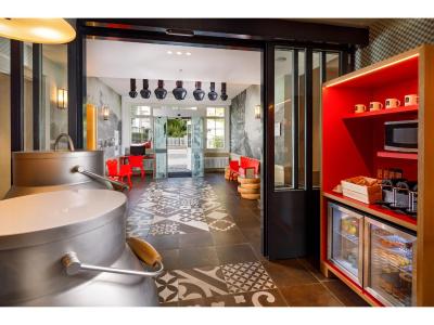 اسویز نایت بای فاسبیند