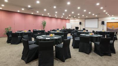 دیستینکشن هامیلتون هتل اند کنفرنس سنتر