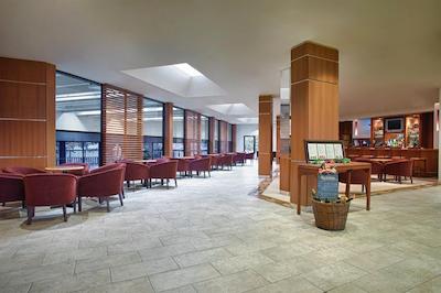 فور پوینتز بای شراتون ترنتو آیرپرت