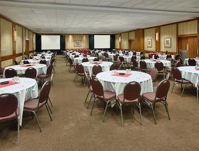 فور پوینتز بای شراتون ترنتو آیرپرت