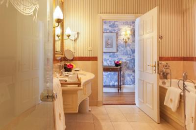 هتل امستردام امستل