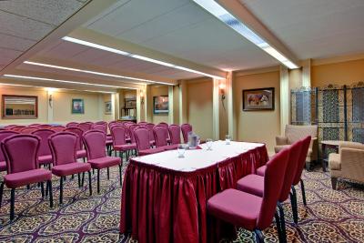 هلید این اکسپرز اند سویتز چارلتتون