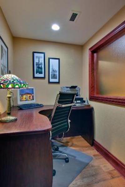 هلید این اکسپرز اند سویتز چارلتتون