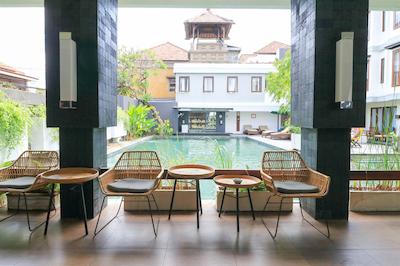 کاسا پادما هتل اند سویتز