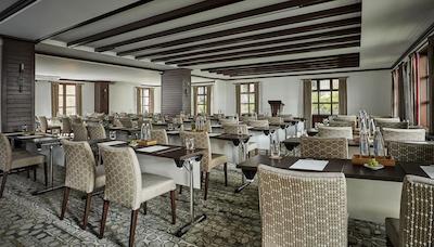 فور اسیسُنز هتل کاسا مدینا بگوت