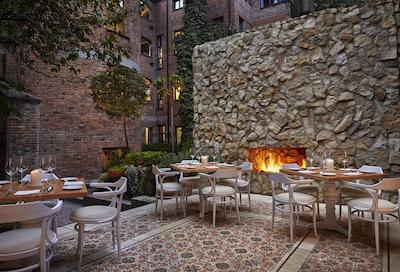 فور اسیسُنز هتل کاسا مدینا بگوت