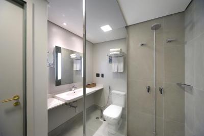 د کاپیتال-ماناجد بای اکسرهتلز