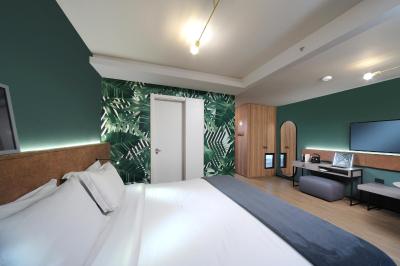 د کاپیتال-ماناجد بای اکسرهتلز