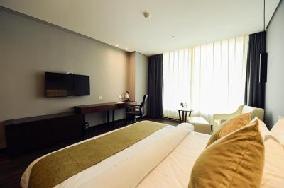 جین جیانگ متروپلو هتل شانگهای هانگچائو ایرپورت هوجونگ رود