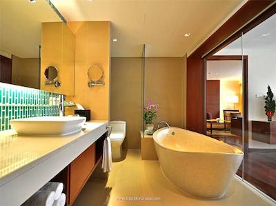 سوئیس اوتل ریزورت پوکت پاتونگ بیچ