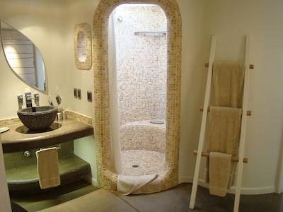 هانگارا اکو ویلیج اند اسپا