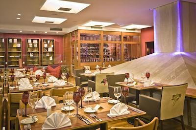 بوربن اتیبیا کنونشن اند اسپا ریزرت