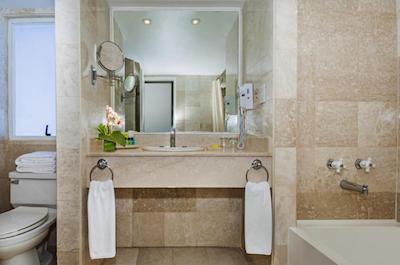 هتل آلمیرانت