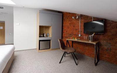 کوستوس هتل پتروسکی