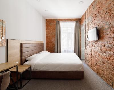 کوستوس هتل پتروسکی