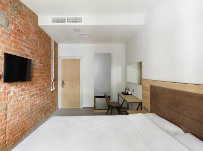 کوستوس هتل پتروسکی