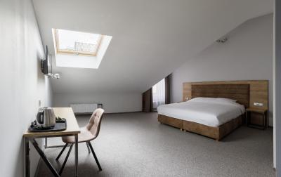 کوستوس هتل پتروسکی