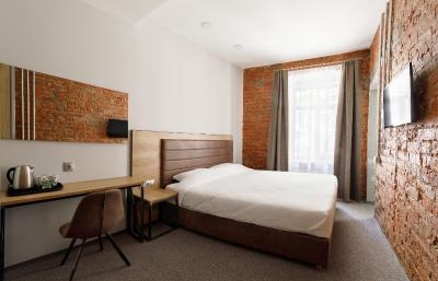 کوستوس هتل پتروسکی