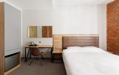 کوستوس هتل پتروسکی