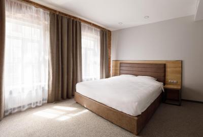 کوستوس هتل پتروسکی