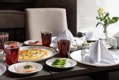 کوستوس هتل پتروسکی