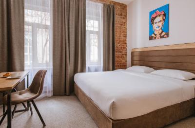 کوستوس هتل پتروسکی