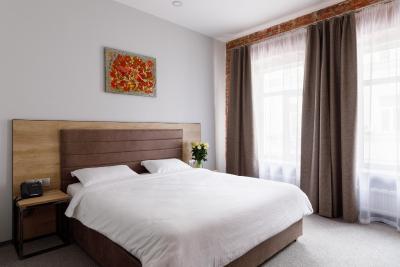 کوستوس هتل پتروسکی