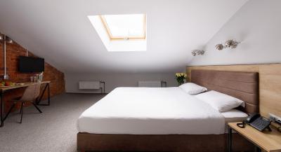 کوستوس هتل پتروسکی