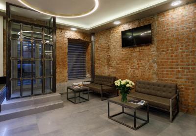 کوستوس هتل پتروسکی