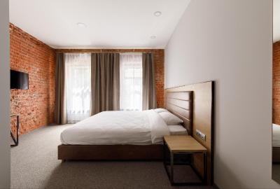 کوستوس هتل پتروسکی